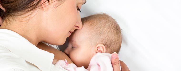 Bébé expat : comment partager sa naissance avec sa famille